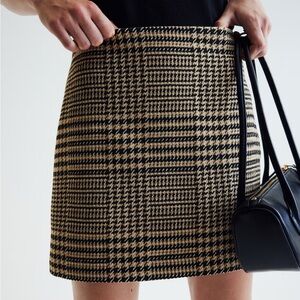 NWT H&M plaid/beige mini skirt